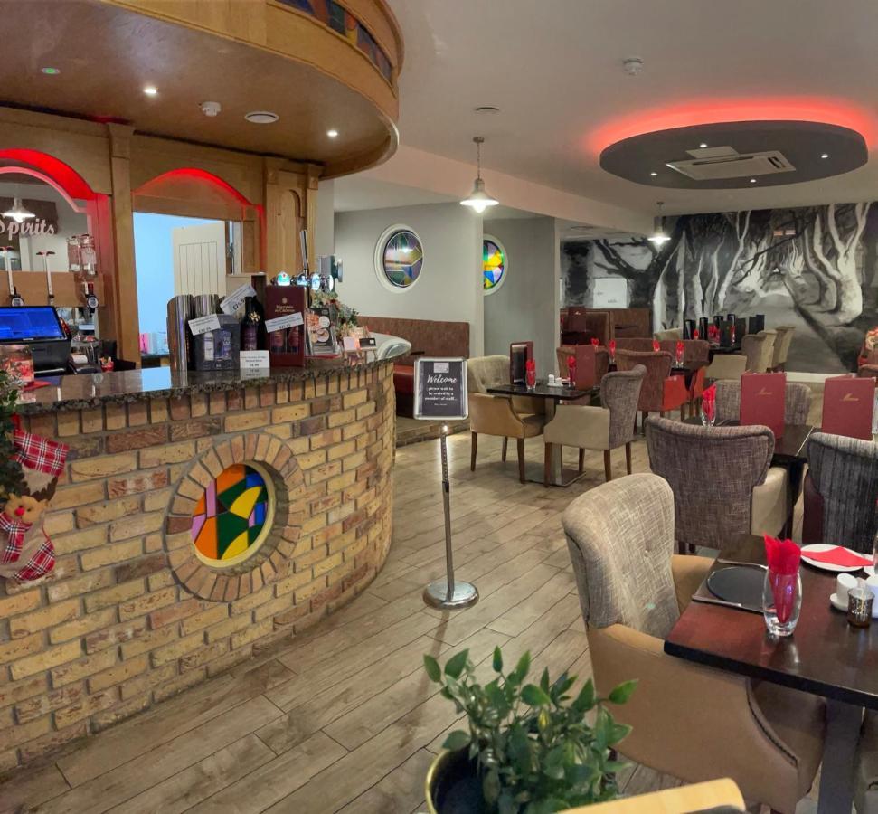 The Armada Inn Armoy ภายนอก รูปภาพ